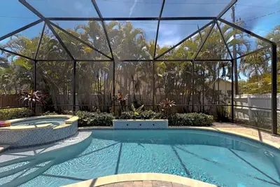 Image de Deux chambres principales! Moins de 1 mile de la plage avec piscine chauffée et spa