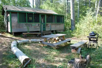 Image de Fish Camp classique (deux cabines) sur Long Pond