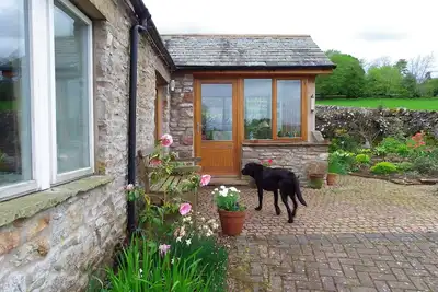Image de Conversion de grange animaux amical avec des vues spectaculaires, juste pour 2.