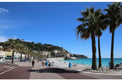 Image de magnifique appartement climatisé à 50 mètres de la mer
