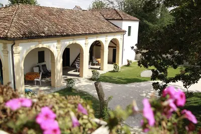 Image de Platano, résidence de charme dans le Barchessa de Venetian Villa: Villa Pastori.