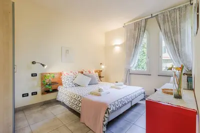 Image de Appartement \"jaune\" Avec Piscine