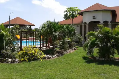 Image de Villa-Emeraude-4**** étoiles;standing avec grand jardin piscine à la campagne