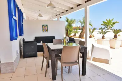 Image de Maison typique à 150 mètres de la mer wi fi car rental