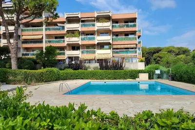 Image de Grand studio climatisé 4 personnes petite  residence calme avec piscine