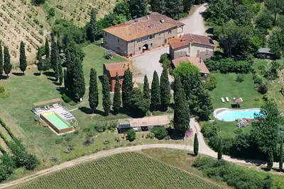 Image de gite dans un domaine avec piscine, 4 km de la ville de Arezzo