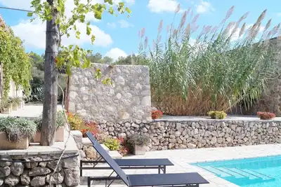 Image de Maison calme avec studio et piscine pour 3 personnes