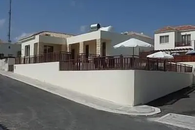 Image de Villa avec piscine privée, adaptée aux enfants, entièrement climatisée, Wifi rapide et Uktv