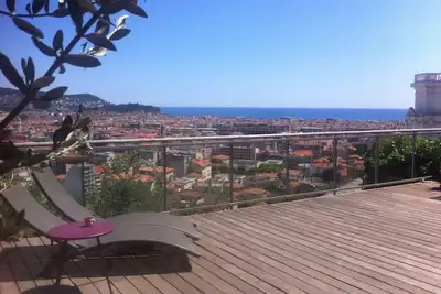 Image de Maison Ă Nice avec grande terrasse et panorama, tout confort.