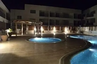 Image de Rez de chaussée près de la piscine Appartement