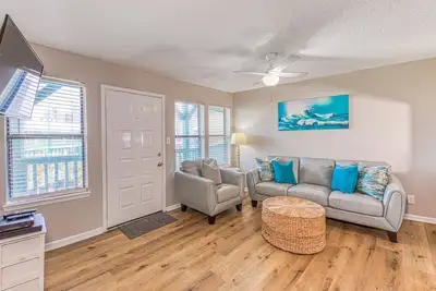 Image de Condo de plage, thème de plage coloré, 2 lits-2 bains, SeaBreeze 308