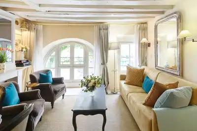 Image de Vente! Duplex moderne et luxueux sur l'île de la Cité, parfait pour 4!