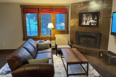Image de Ski-In, Ski-Out Luxury, Unité de coin. 6 couchages. Jacuzzi, piscine, Tv 55 \". Près de la base