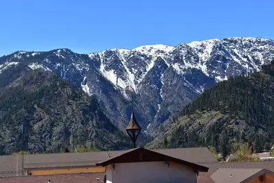 Image de Leavenworth Location de vacances, luxe, centre-ville, incroyable Mountain View Condo,