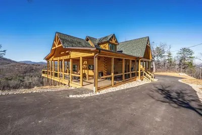 Image de Tippy Top-Fantastic Mountain Views, bain à remous, vie privée, RÉSERVATIONS SPÉCIALES Printemps Maintenant!
