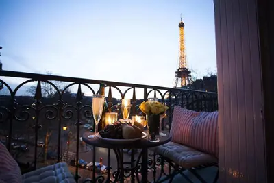 Image de Vente! Incroyable maison de maison avec balcon et vue Eiffel