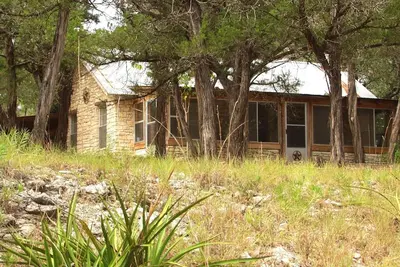 Image de Charme Riverfront Cottage le 25 Acres W / profonde Swimming Hole