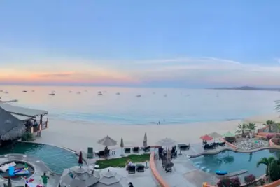 Image de Villa présidentielle personnalisée face à l'océan sur la mer de Cortez