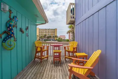 Image de 2 chambres, en face de la plage! & Animaux acceptés!