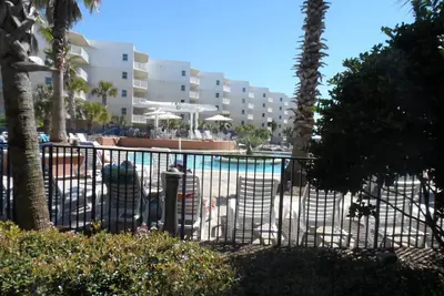 Image de Sincèrement meilleur rapport qualité / prix, intérieur et patio, Prem Bch Ser, 30 pieds de la piscine
