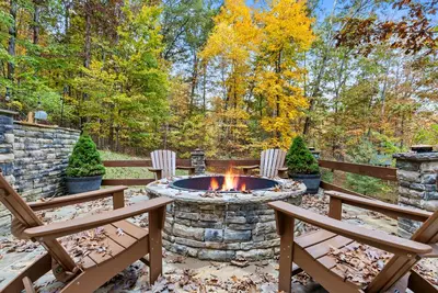 Image de Siège de l'aventure familiale: Great Fire Pit, Huge Porch, Near Town & Trails