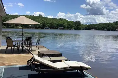Image de Informez-vous de la semaine spéciale du 12 au 15 août. Quai privé au bord du lac