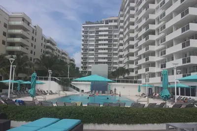 Image de Sobe ~ Quartier Art DÉCO ~ South Beach ~ Ritz Carlton (appartement au-dessus de l'eau)