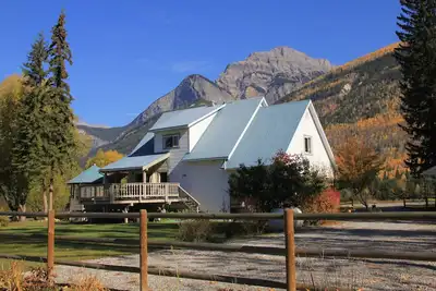Image de Bear Paw Lodge - Une retraite en montagne près de Golden & Kicking Horse.