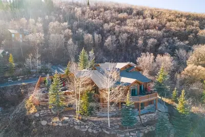 Image de Superbe maison sur la montagne de Park City avec bain à remous et 2 cheminées!
