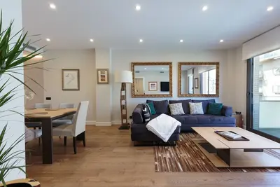 Image de Magnifique Appartement Boutique. Conception Haute Standard TRÈS CENTRÉE SITUÉE!