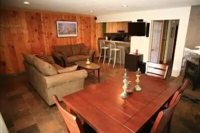 Grand condo avec vue sur le Sherwin Ran. Nouveaux tarifs pour cet hiver!