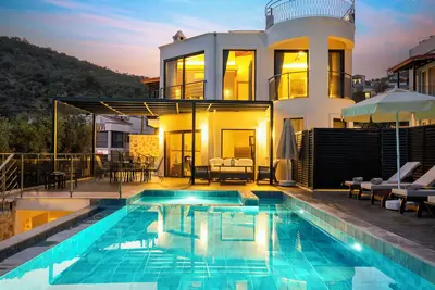Image de Stunning Holiday villa with a private swimming pool up to 10