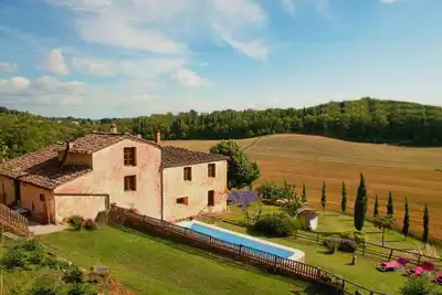 Image de Location vacances - Villa toscane de charme avec piscine, jacuzzi, A / C, Sienne à 15 km