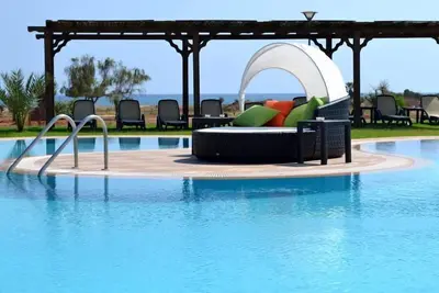 Image de Luxury Beach Resort Penthouse Apartment avec une vue fantastique sur la mer et la montagne