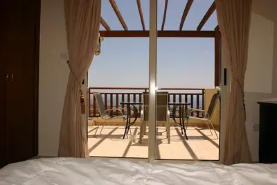 Image de Appartement de luxe dans Peyia avec vue imprenable sur la baie de corail