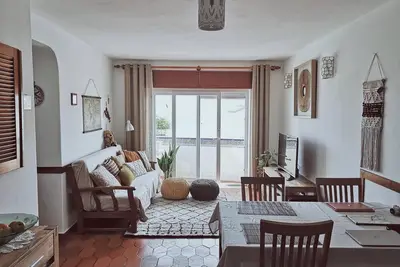 Image de Spatious 1 Bed Apt. , wonderful sea view, 1 min walk from beaches