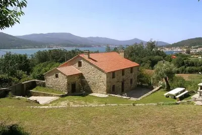 Image de Grande maison en granit restaurée sur l'estuaire de Muros et Noia