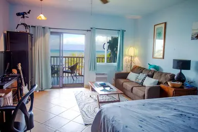 Image de Romantique, luxe 5 étoiles, à 25 minutes de l'océan! Rien que l'accalmie des vagues!