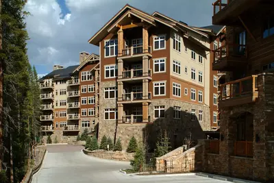 Image de Condo Ski-In Ski-Out 2br \/ 3ba avec vue sur la montagne!