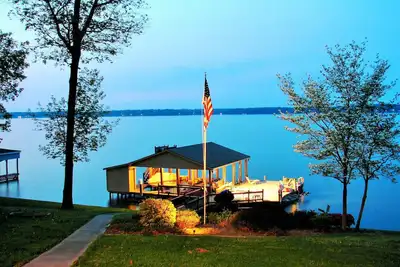 Image de Spectaculaire - Main Lake Home - Huge Dock - 24 personnes