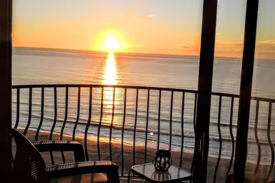 Image de Spectaculaire Ocean / Beachfront * Centre Mb * Moderne * Clients💖Réserver maintenant Dates toujours ouvertes