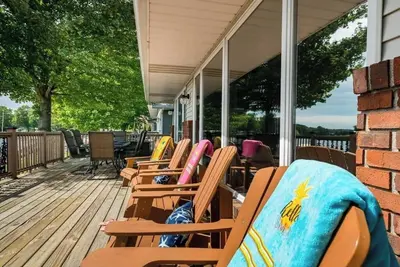 Image de \"Lakefront Vacationing Ă son meilleur! Hot Tub Sandy Beach Ponton Bateau disponible