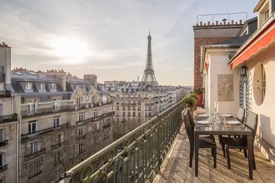 Image de Vente! Luxe exceptionnel de 3 chambres avec terrasse immense et vue Omg