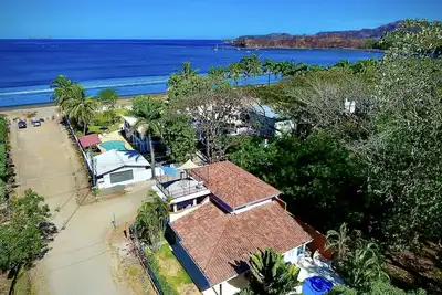 Image de 4 Br \/ 4 Ba, piscine, vue sur l'océan, à quelques pas de la plage, tarifs réduits