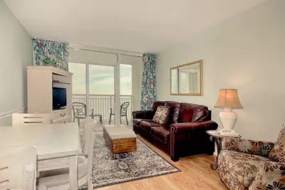 Image de Direct Oceanfront 1b1ba * Vues incroyables! 6 couchages * piscines * bains à remous * wifi gratuit / parking