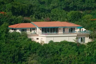 Image de Élégant, beau, adapté aux enfants, Oceanfront Paradise
