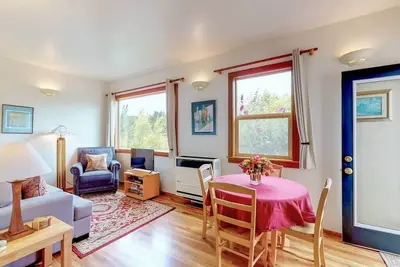 Image de Arcata Cottage de bon goût avec vue sur le séquoia