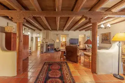 Image de Charme historique du vieux Taos avec des équipements modernes. Très meilleur emplacement!