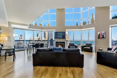 Image de 55 \/ 56th Floor Penthouse - Views, Cheminée, Balcon, Centre de Remise en Forme