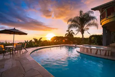 Image de Spectaculaire! ! Piscine privée et bain à remous - vue à 180 degrés sur l'océan; U pick Orchard